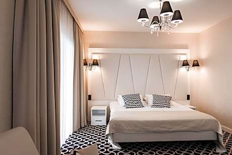 Junior Suite with Garden View