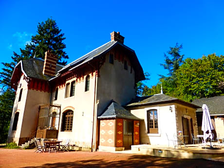 Le Manoir sur la Roche, 74, impasse du manoir, 71520 Navour sur Grosne D121