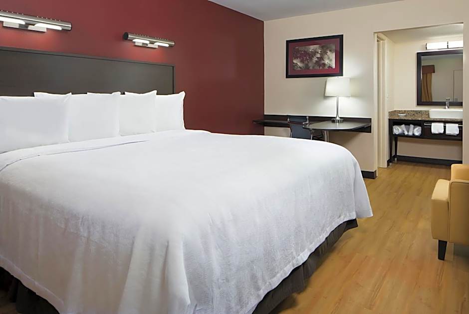 Red Roof PLUS+ Birmingham East - Irondale/Airport