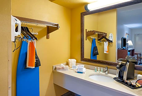 King Room - Non-Smoking