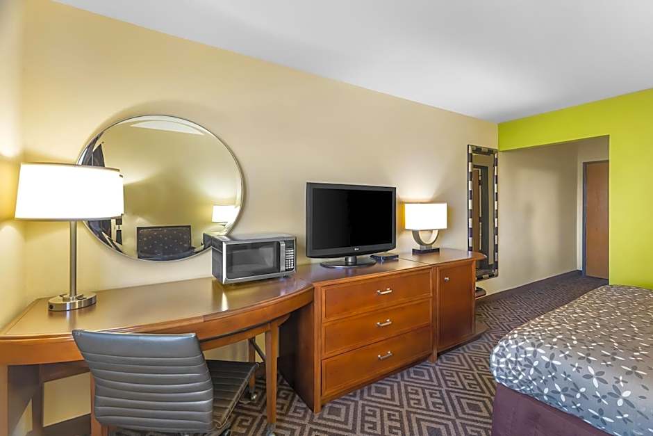 Travel Inn and Suites