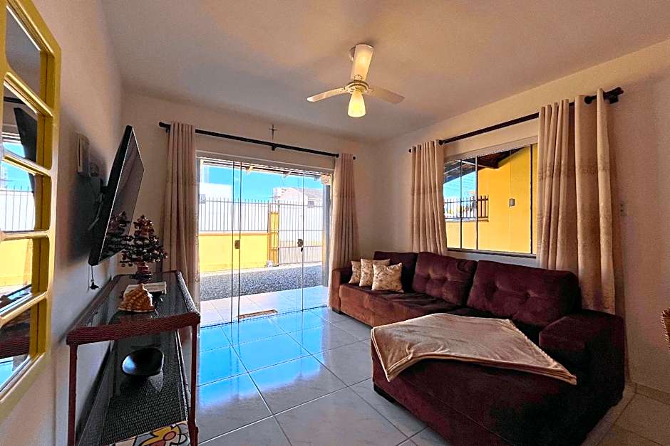 Casa Amarela - WIFi - Prox Praia e Beto Carrero