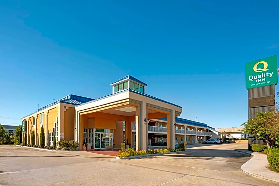 Photo 1 of 42 of Quality Inn Brookhaven