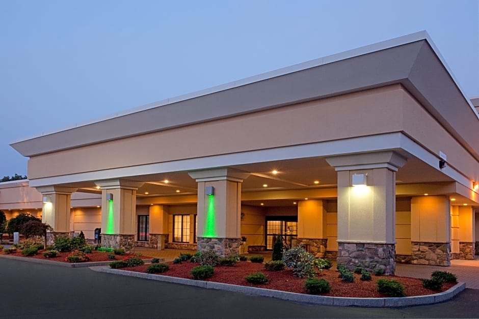 Holiday Inn & Suites Boston-Peabody, an IHG Hotel