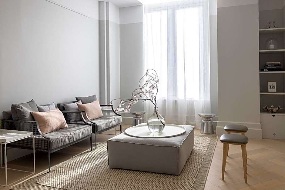 Mantra One Sandy Bay Road