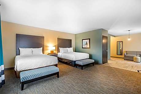 Queen Suite with Two Queen Beds and Sofa Bed - Non-Smoking