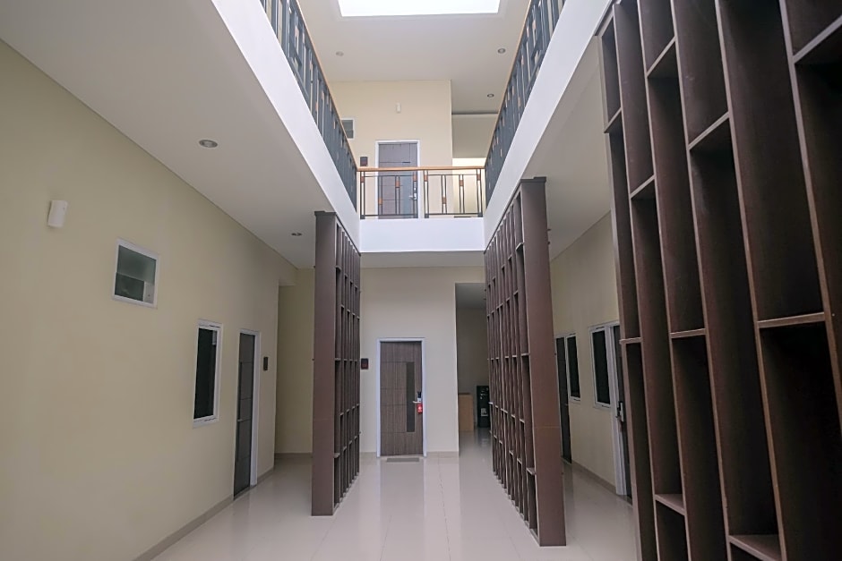 RedDoorz Plus near UMS Solo 2