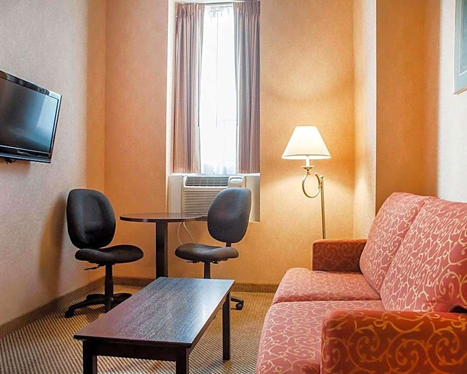 Woodstock Inn and Suites