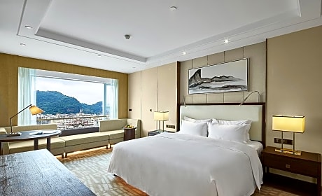 Deluxe Executive King Room with City View