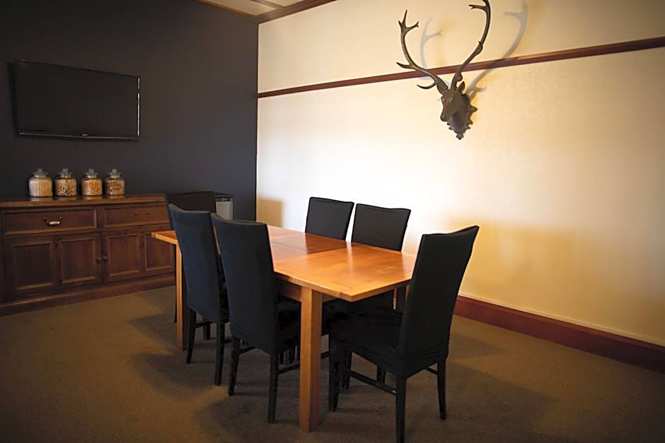 Makikihi Country Hotel