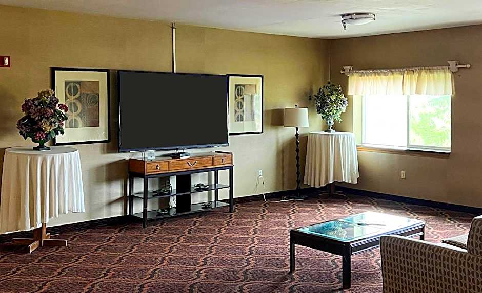 Quality Inn & Suites Grants - I-40