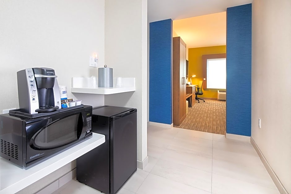 Holiday Inn Express Hotel & Suites Halifax Airport