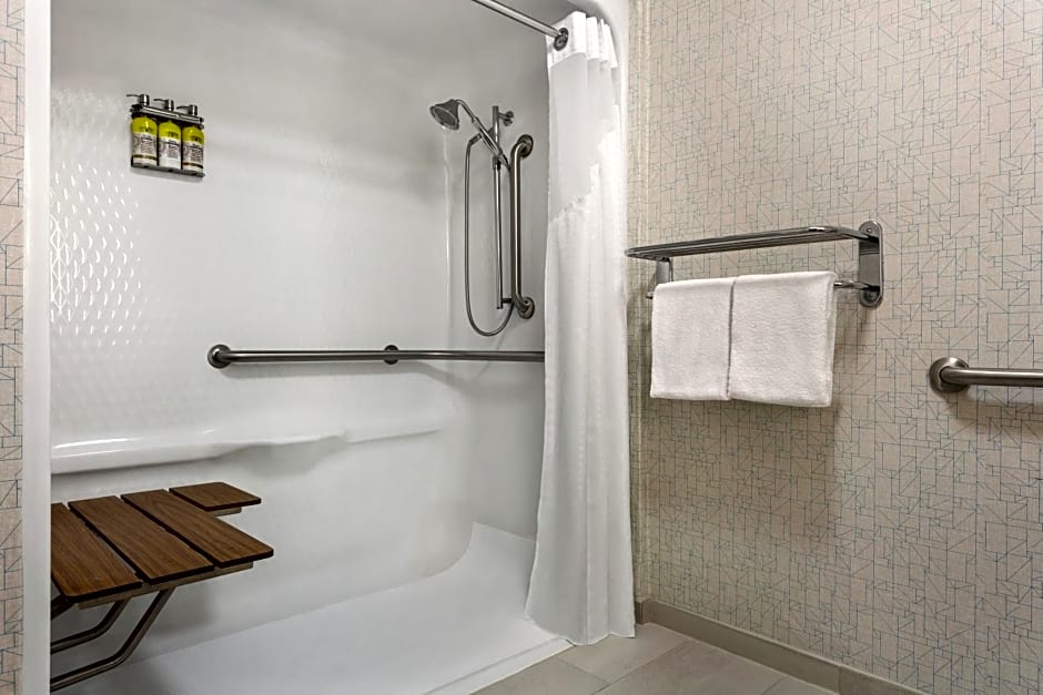 Holiday Inn Express & Suites Philadelphia - Mt. Laurel By IHG