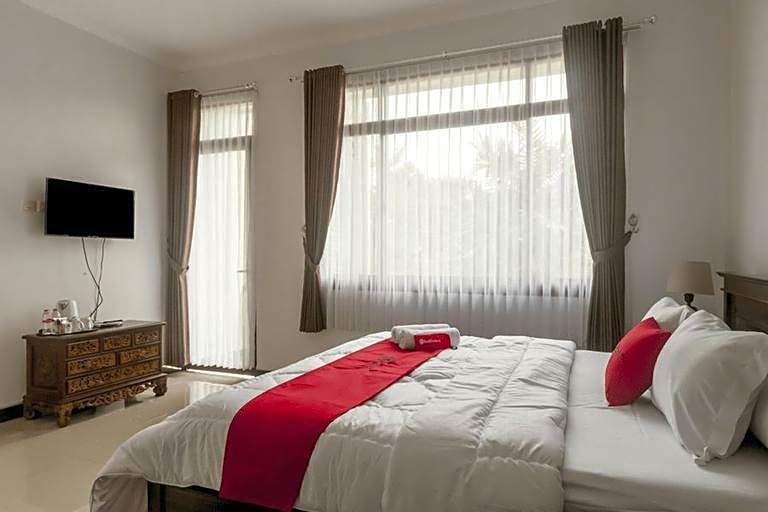 RedDoorz Syariah Plus near Trans Studio Cibubur