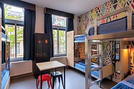 Quadruple Room with Private Bathroom and Shower