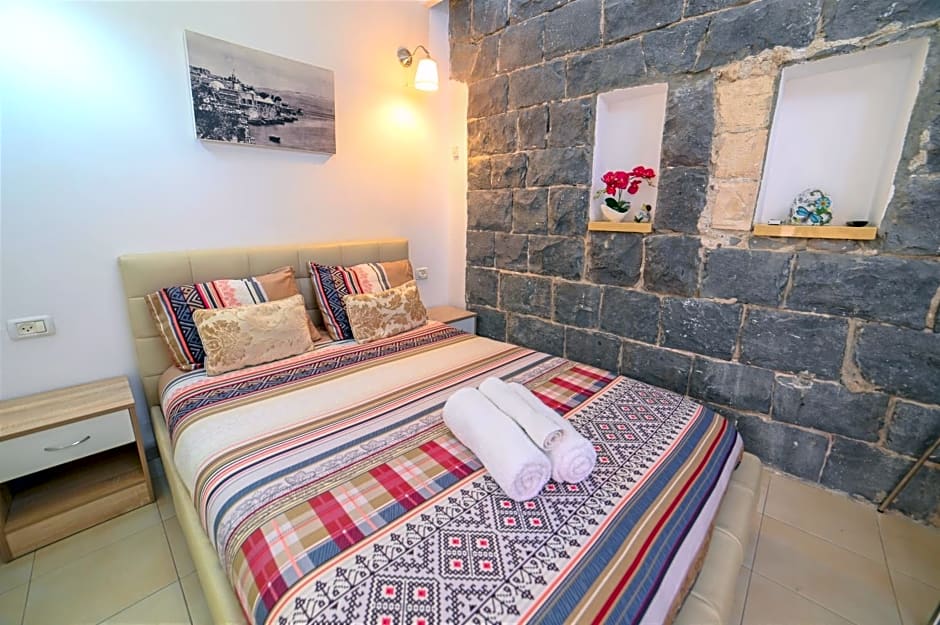 Domos Tiberias - Heated pool דומוס טבריה- בריכה מחוממת