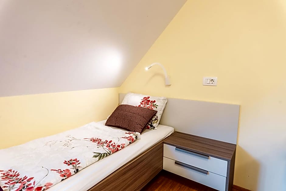 Dvorec Trebnik - SOBE