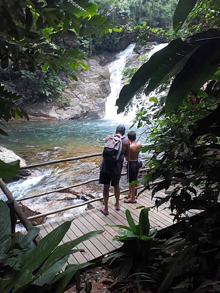 Alegria casa 3 dorms Cond Fechado churrasqueira piscina