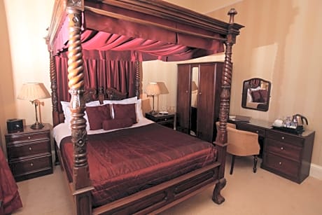 Superior Four-Poster Room