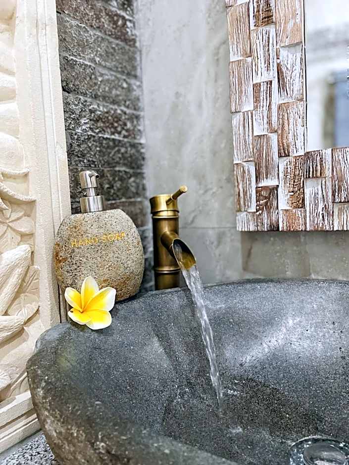 Ocean Suite By A&J - Exceptional Beachfront Apartment - Candidasa