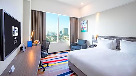 1 Queen Standard City View Smoking With Free Breakfast