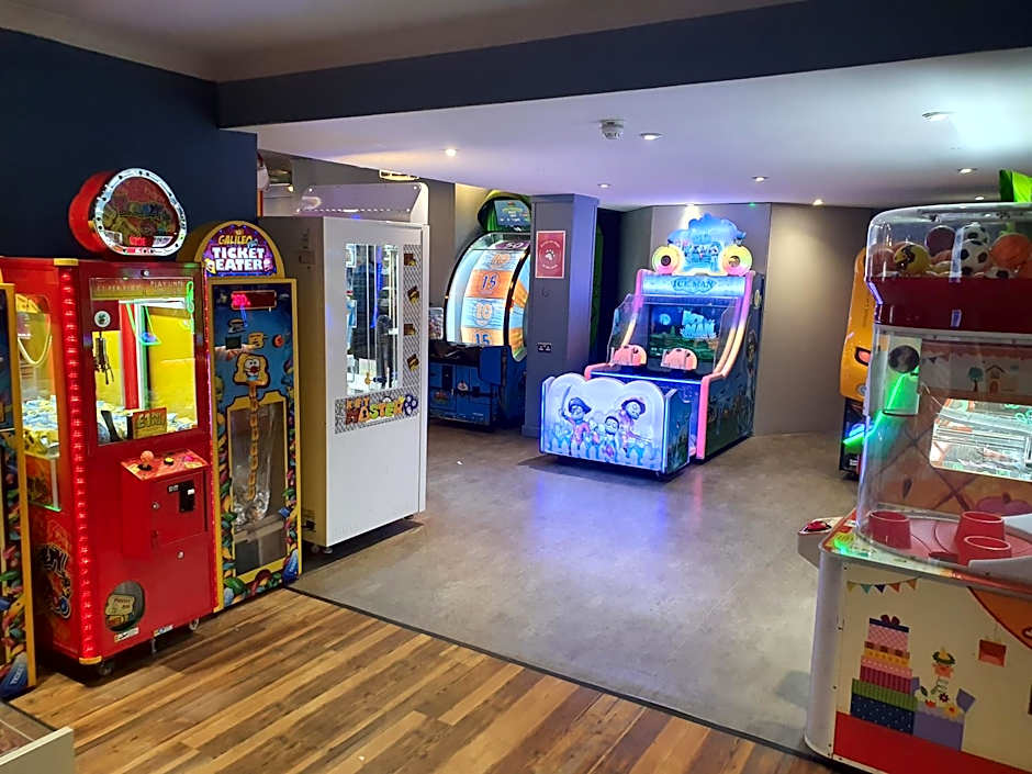 Relaxing Breaks with Hot tub at Tattershal lakes 3 Bedroom