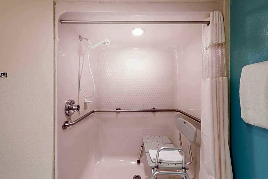 Super 8 by Wyndham Show Low