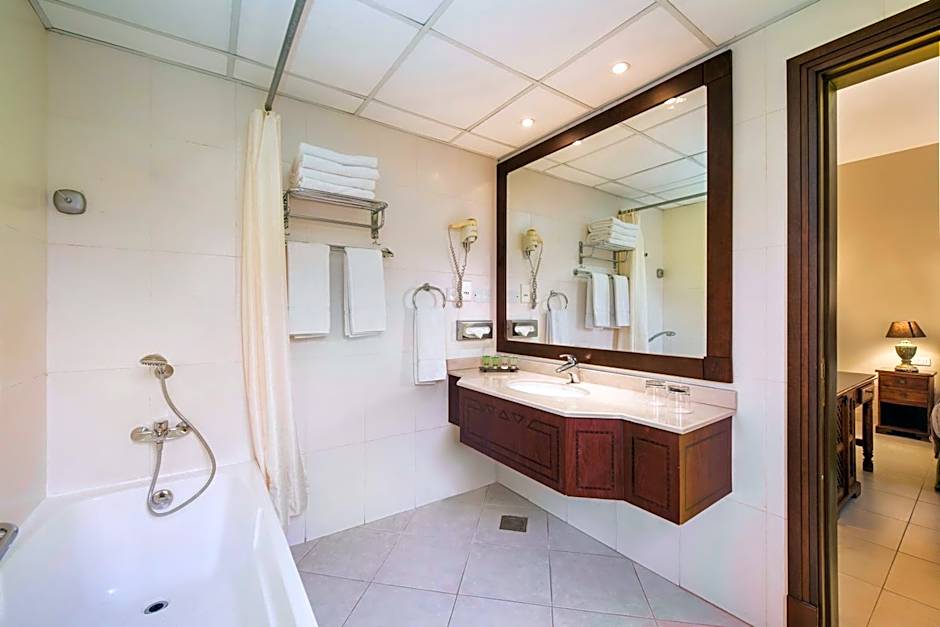 Al Hamra Village Hotel