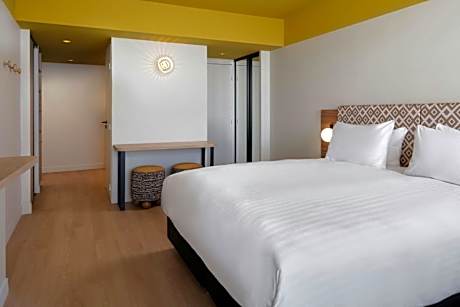 King Studio with One King Bed and Sofa Bed and Urban View