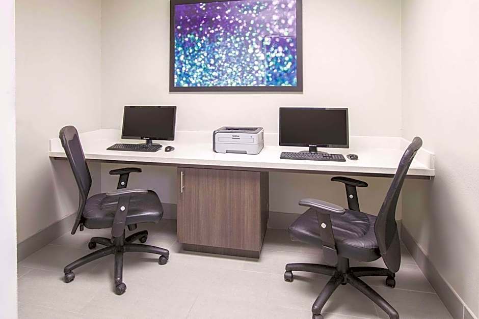 La Quinta Inn & Suites by Wyndham Bay City