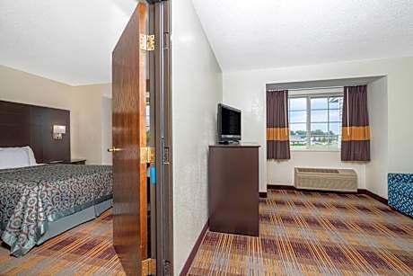 1 Queen Bed Suite Non-Smoking
