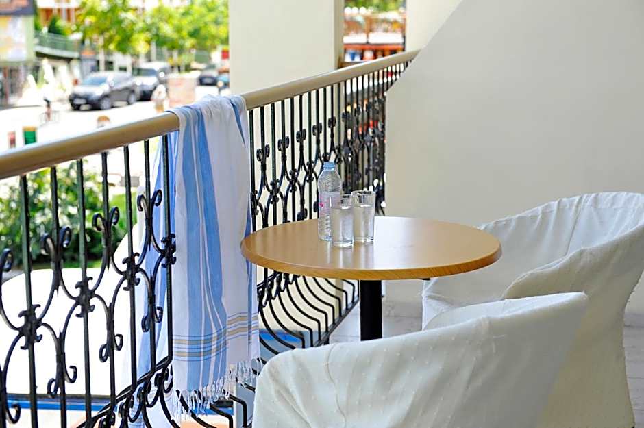 Lotus Family Hotel - Free Parking