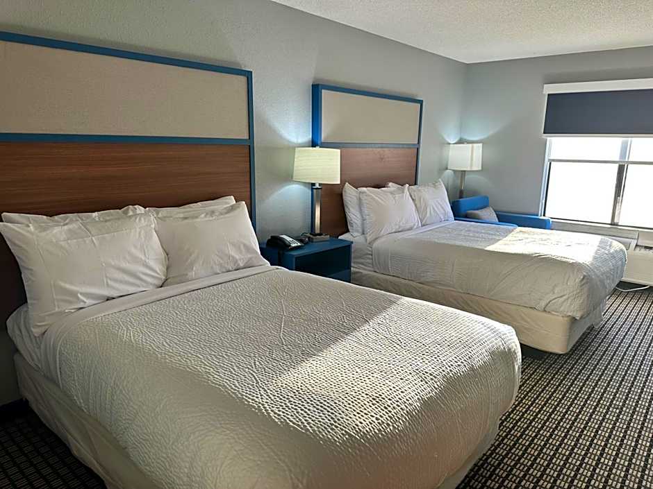 AmericInn by Wyndham Reedsburg