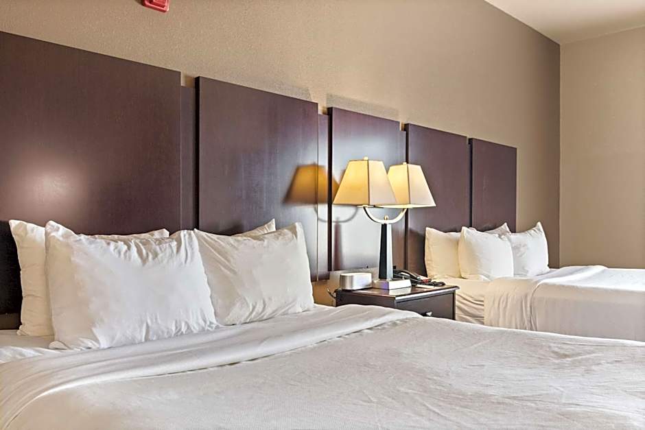 Portland Inn & Suites