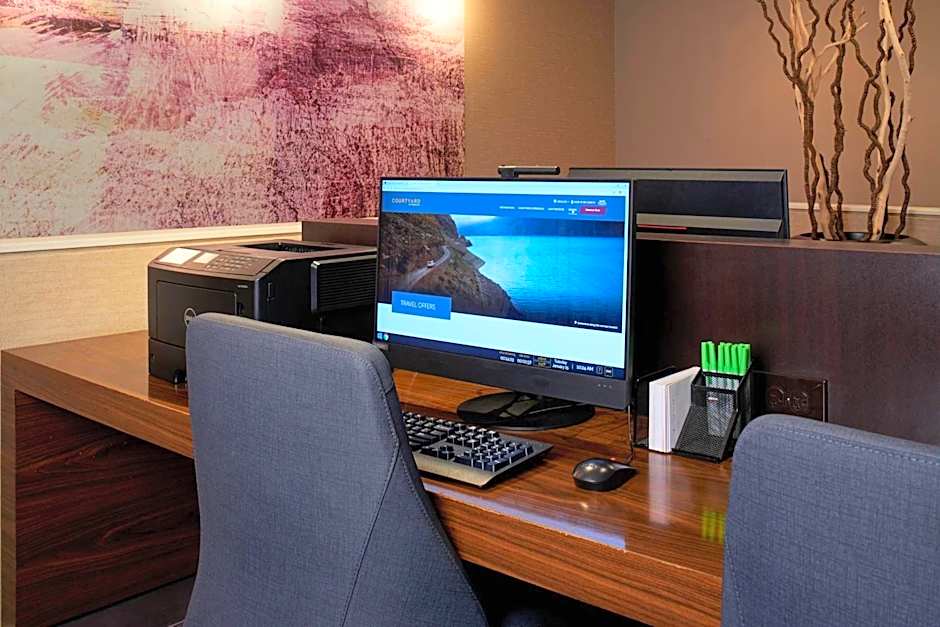 Courtyard By Marriott Detroit Metro Airport Romulus