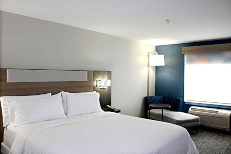 King Suite with Mountain View