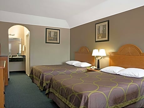 Super 8 by Wyndham Montgomery/ Lake Conroe