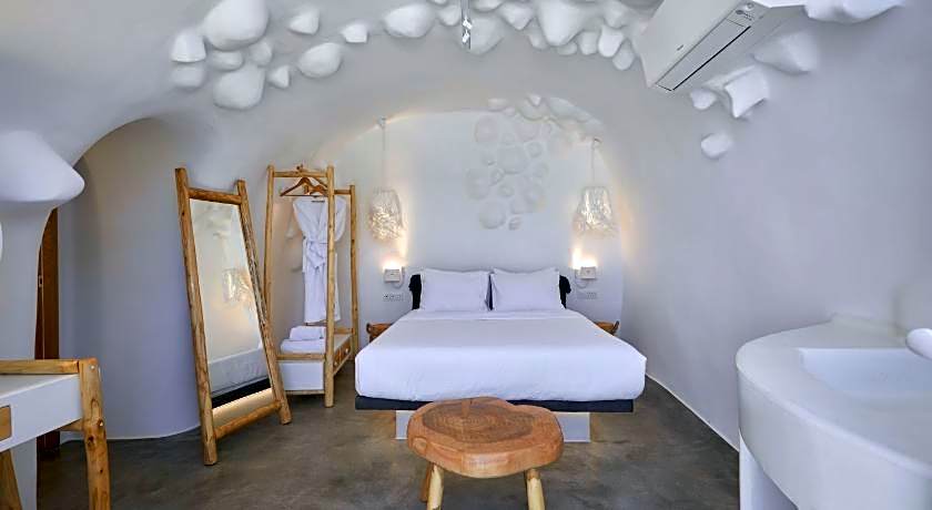 Theano Cave Suites & Villas