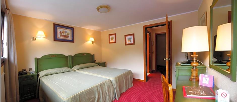 Photo 1 of 6 of Triple Room