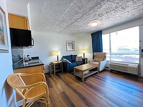 Double Suite with Two Double Beds - Non-Smoking