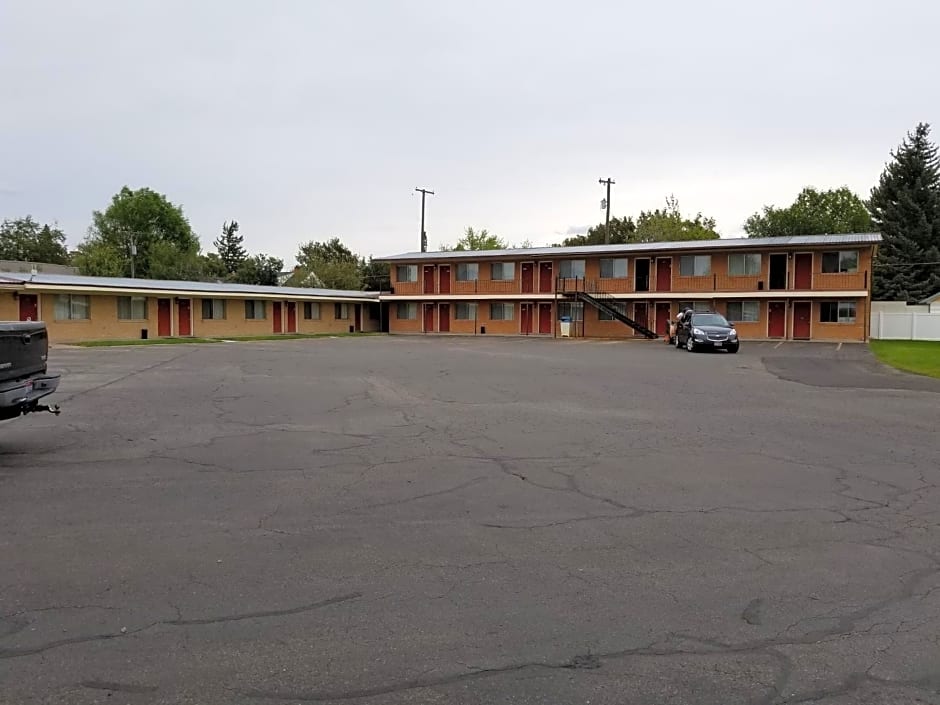 Plaza Motel