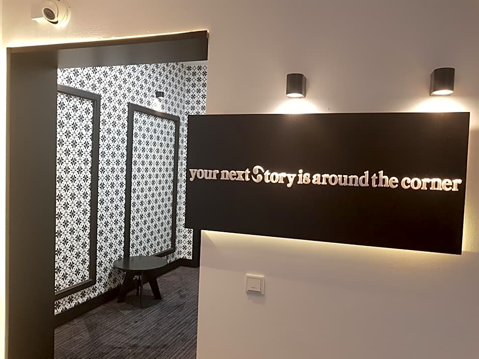 Hotel Story