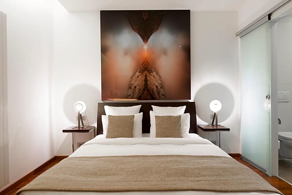 La Cour Des Augustins Boutique Gallery Design Hotel