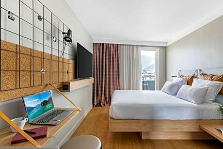 Queen Room with Balcony