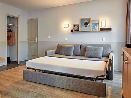One-Bedroom Apartment (6 Adults)