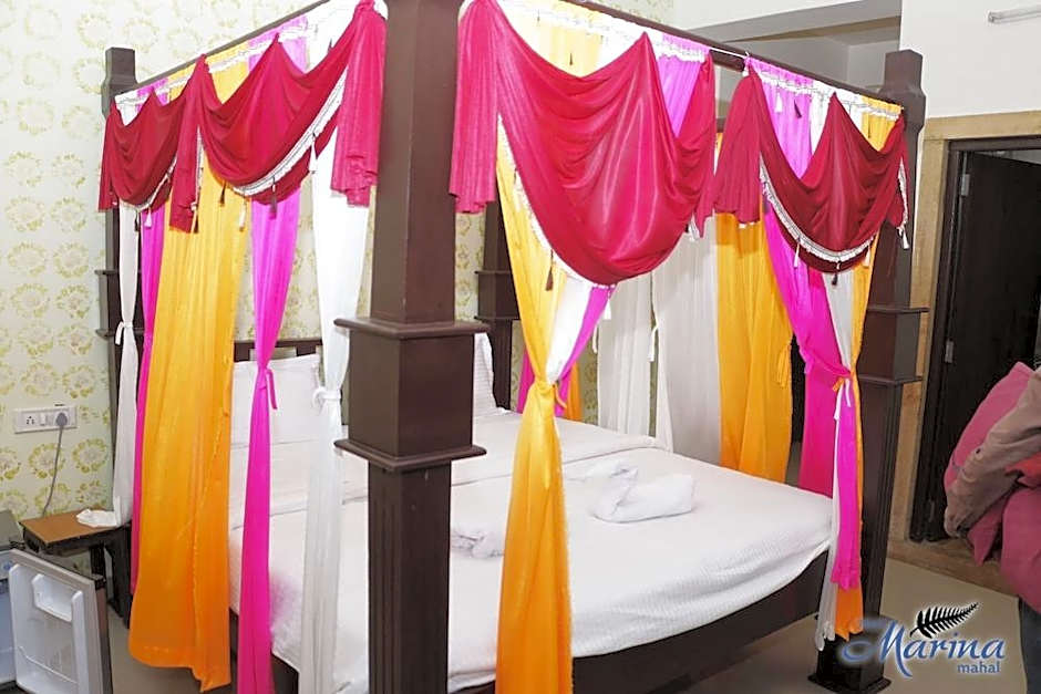 Hotel Marina Mahal