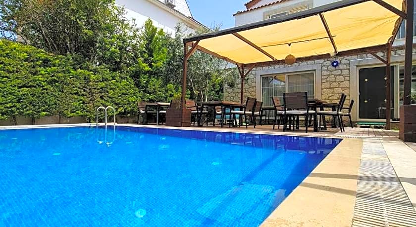 Rebetiko Hotel                                                             