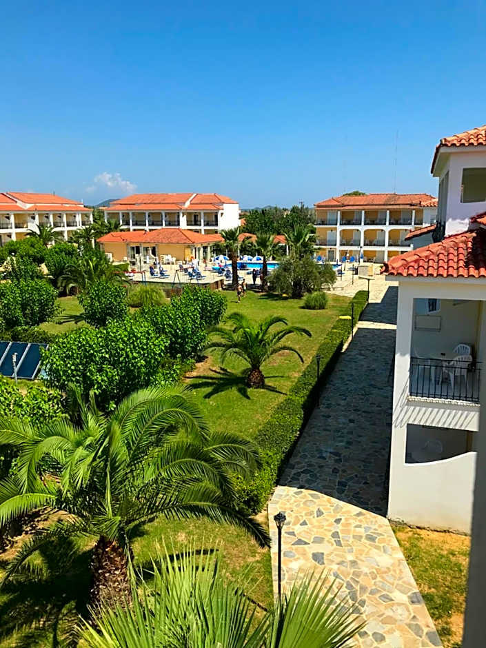 Village Inn Studios & Family Apartments