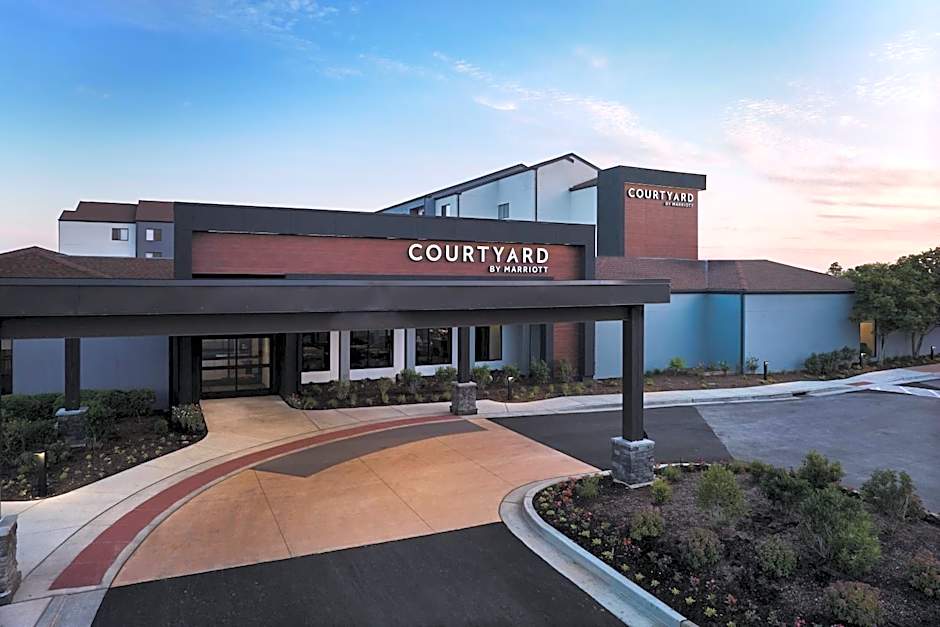 Courtyard by Marriott St Louis Downtown West