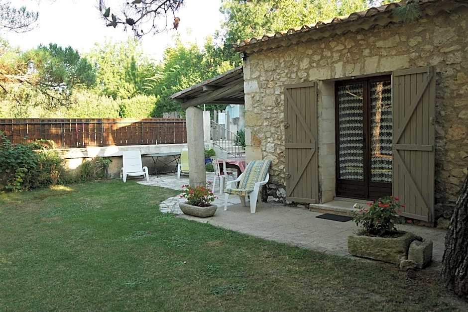 Mas Grimaud - Gîte- Studio et chambres d'hôtes familiales